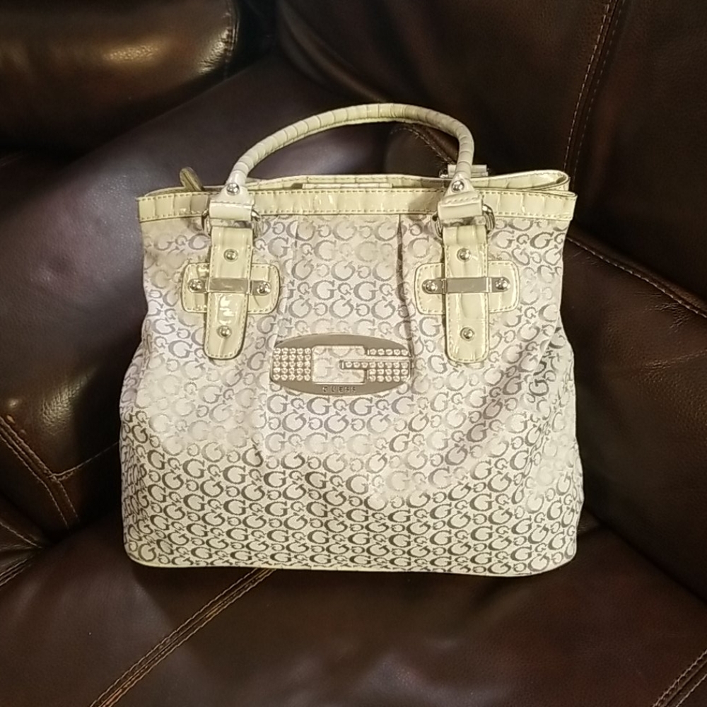 Guess Purse - Picture 9 of 9